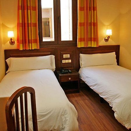 Hostal Victoria I Madrid Esterno foto