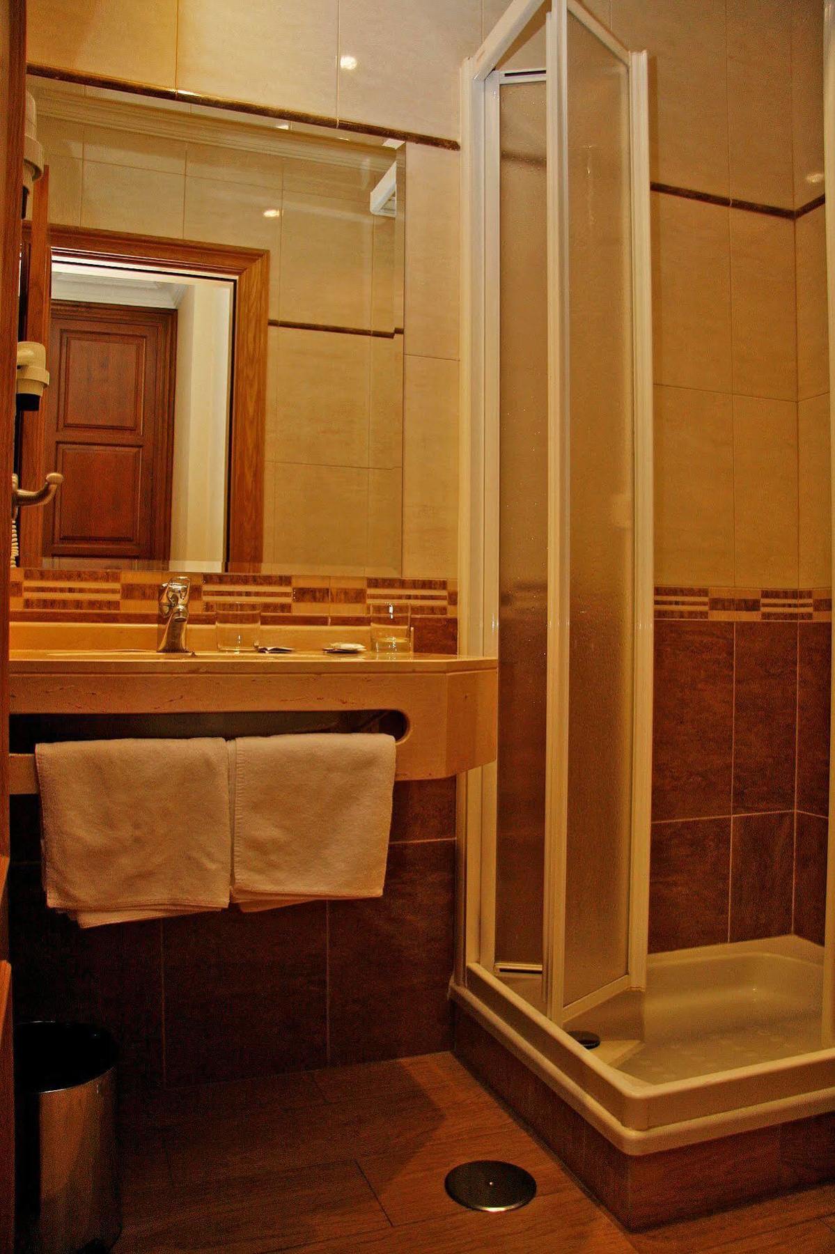 Hostal Victoria I Madrid Esterno foto