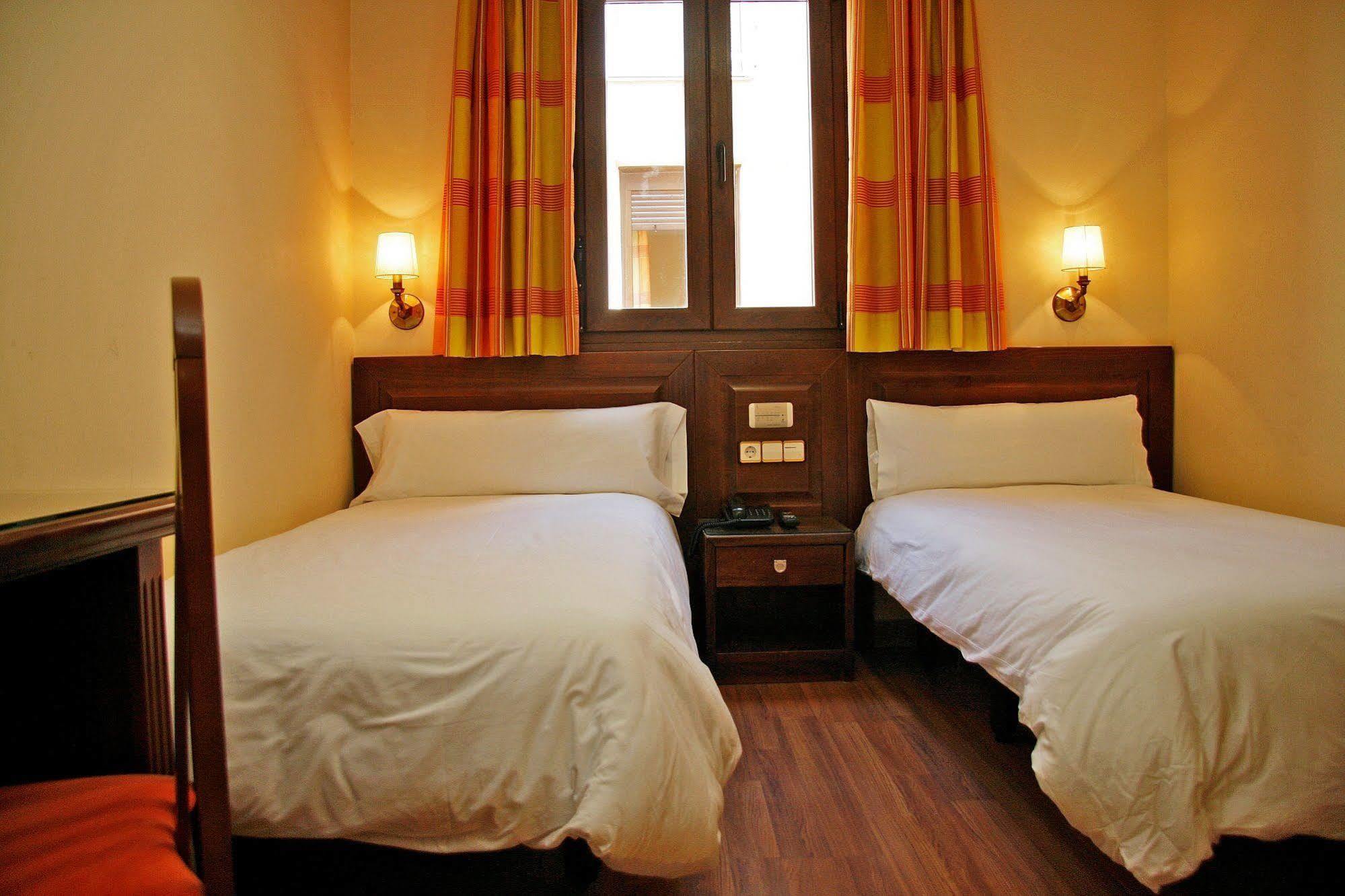Hostal Victoria I Madrid Esterno foto