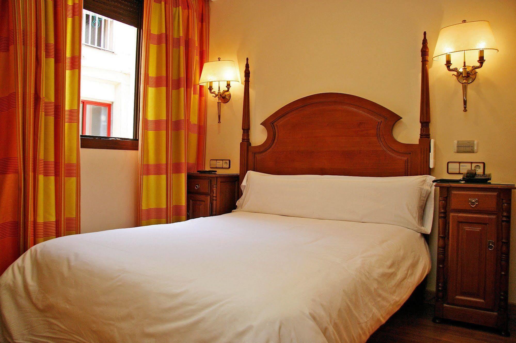 Hostal Victoria I Madrid Esterno foto