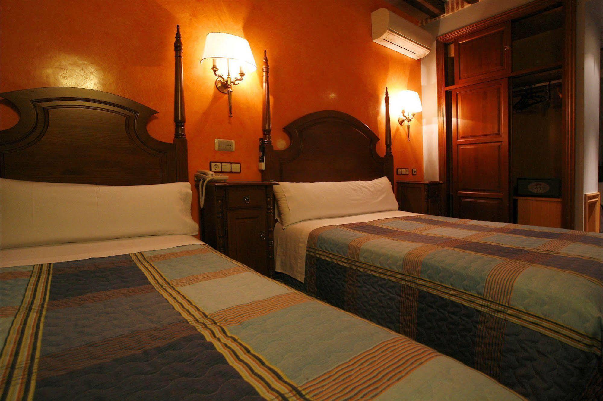 Hostal Victoria I Madrid Esterno foto