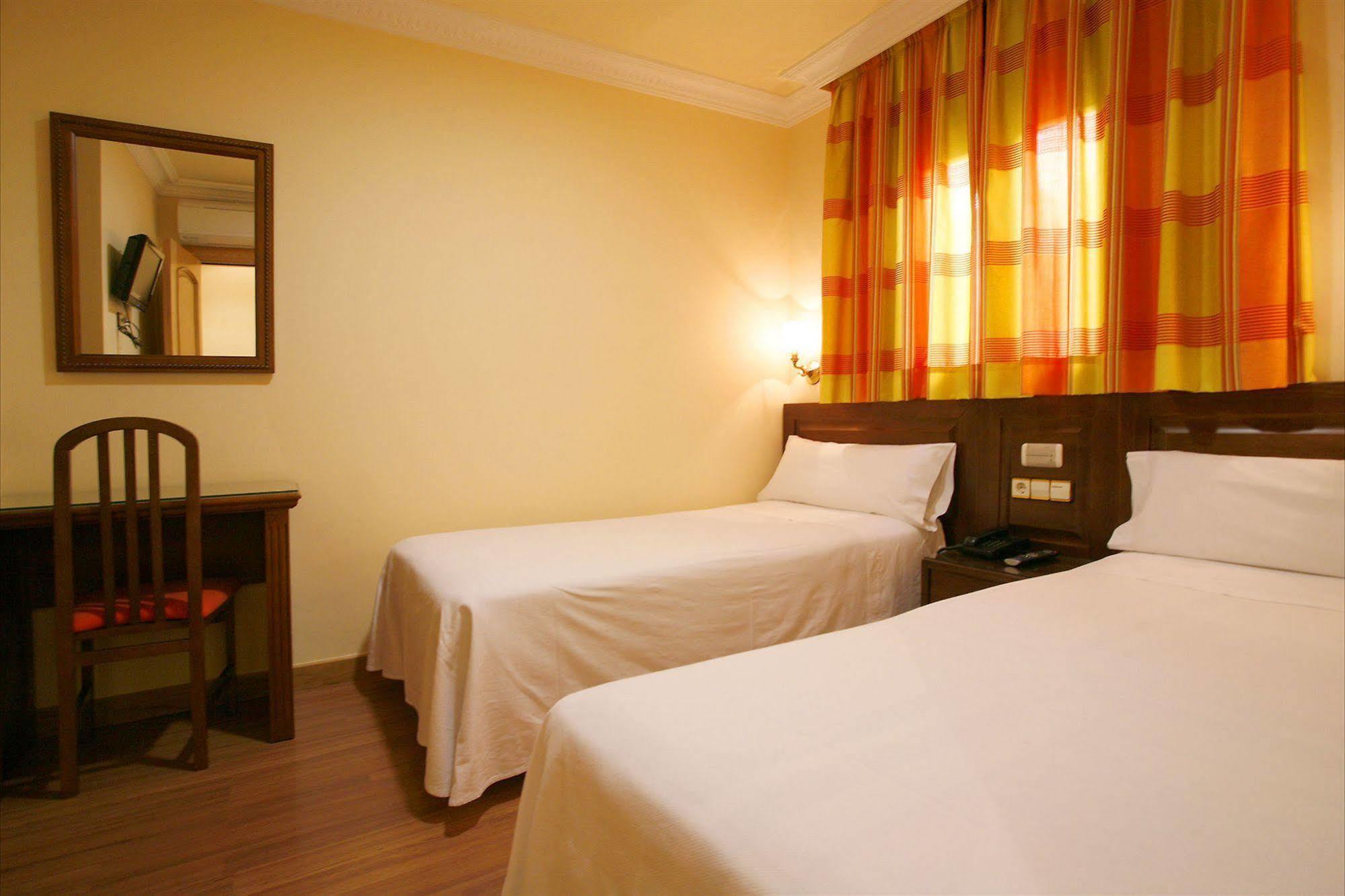 Hostal Victoria I Madrid Esterno foto